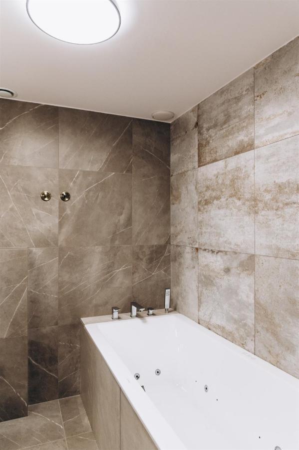 Like Home 2 Sauna,Jacuzzi & Spa Świdnica Esterno foto